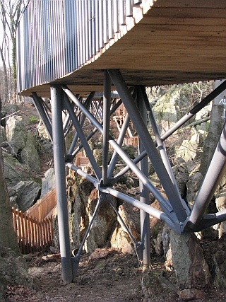 Neubau einer Aussichtsplattform und einer Brücke  